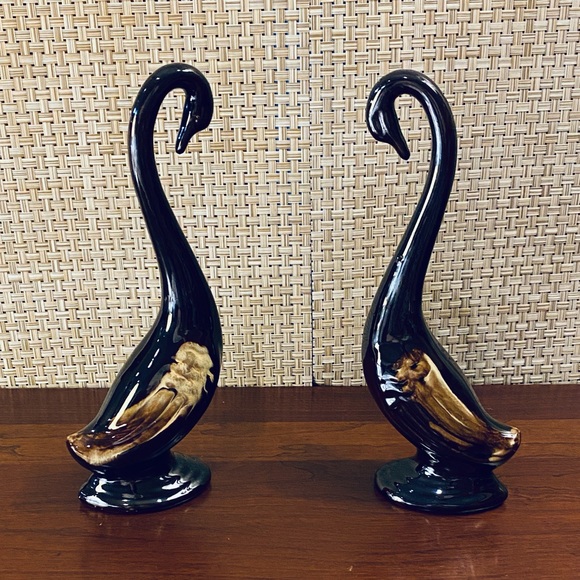 Enesco Other - 🌟HP🌟VTG Japan Redware Pottery Black Glazed Swans